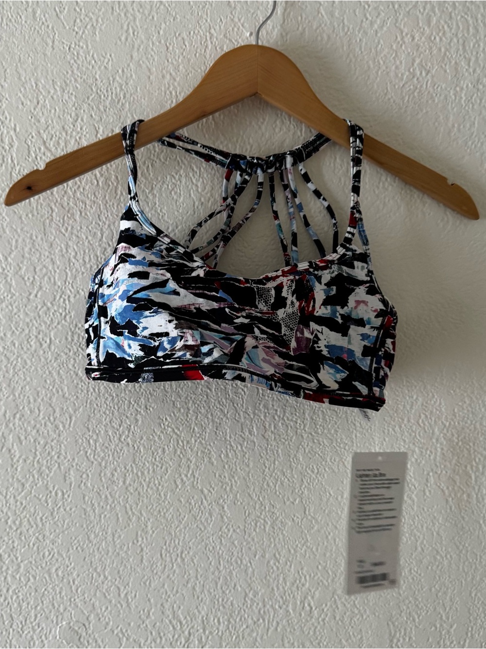 NWT Lululemon Lighten Up Bra size 6 in culture clash multi